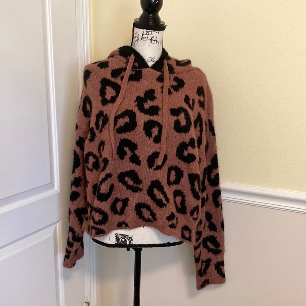 NWT PINK VICTORIA SECRET CHEETAH PRINT SWEATER HOODIE